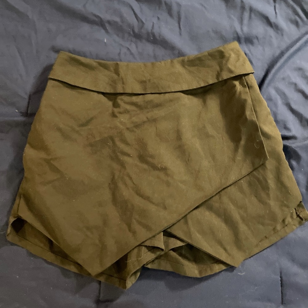 Black skort